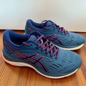 ASICS women’s running tennis shoes size 7.5